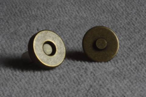 100 Mini - Magnetknopf Altmessing - 12 mm 072 - Bild: A2