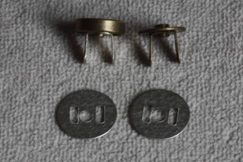 100 Mini - Magnetknopf Altmessing - 12 mm 072 - Bild: A3
