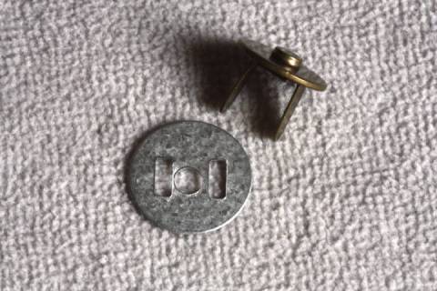 100 Mini - Magnetknopf Altmessing - 12 mm 072 - Bild: A5