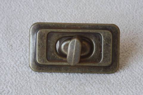 10 Drehverschlüsse - Wirbelschlösser Altmessing 351
