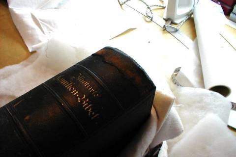 Bibelrestauration - Picture: A2