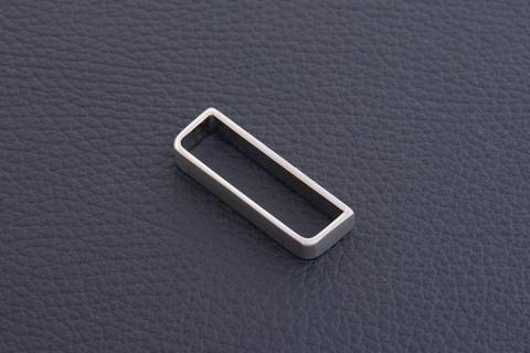 Gürtelschlaufe Messing / Palladium 35 x 10 mm  - 6A