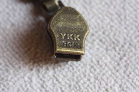 YKK Reißverschluss - Schieber Altmessing 5 mm - Picture: A4