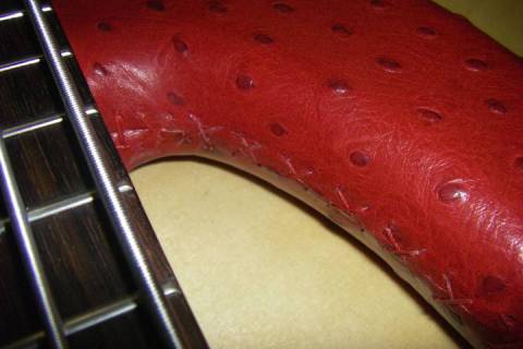 Ledergitarrenbezug - Roter Panther - Bild: a2