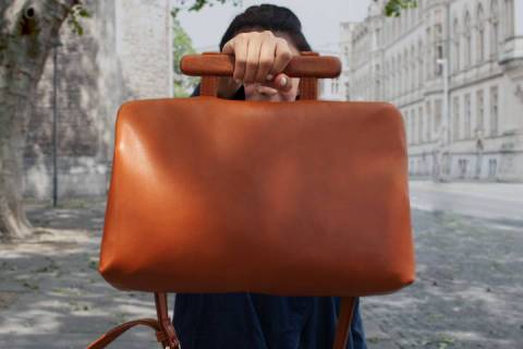Ledertasche Mooi mit Holzgriff